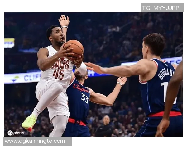 骑士与快船精彩对决回放全景解析与战术分析